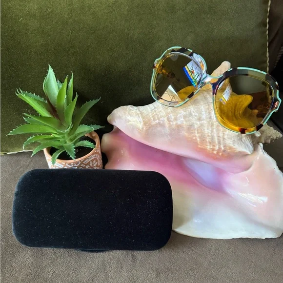 Gucci | Accessories | Gucci Tortoiseshell With Blue Green  display picture 2